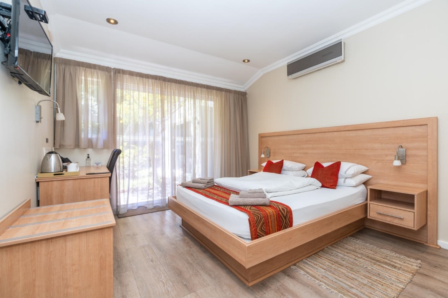 6 Bedroom Property for Sale in Milnerton Western Cape